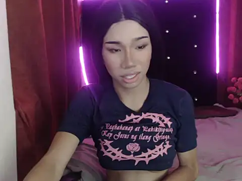 Queenoflustx online show from 05/03/26, 04:24