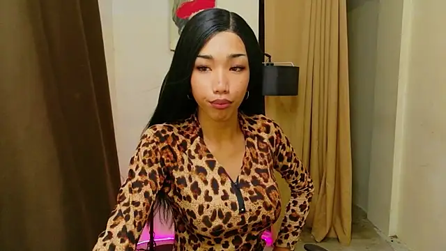 Queenoflustx online show from 05/08/26, 11:04