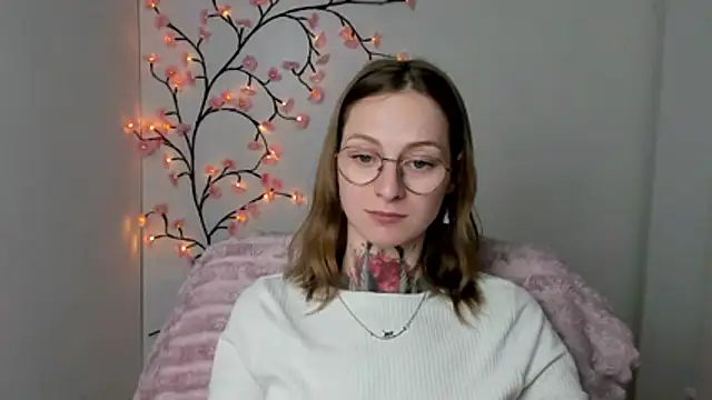 Esmi Winter online show from 04/14/26, 05:30