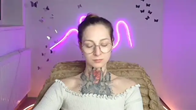 Esmi Winter online show from 04/18/26, 11:25