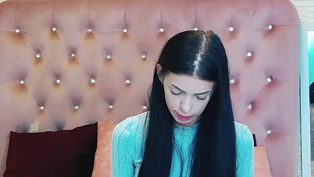 PeachyElla26 online show from 02/13/26, 05:58