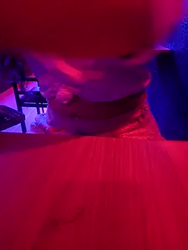 giloirinha5 online show from 04/04/26, 01:48