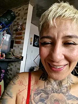 Snapshot of Everlyn_sexx chatting on 06/02/26, 06:21 Everlyn sexx online show from 06/02/26, 06:21