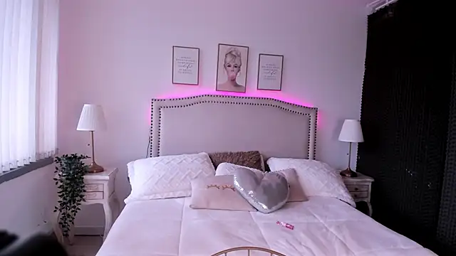 Maya-jhons online show from 02/15/26, 02:03