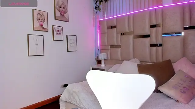 Maya-jhons online show from 02/17/26, 11:29