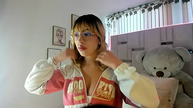 Maya-jhons online show from 04/09/26, 12:43