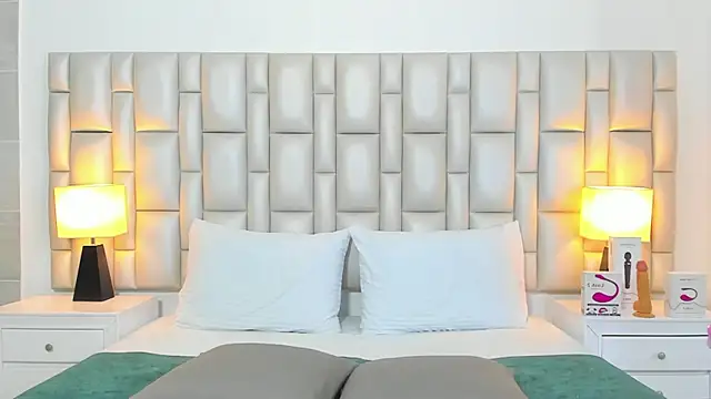 paola katy dicks online show from 10/31/25, 07:59