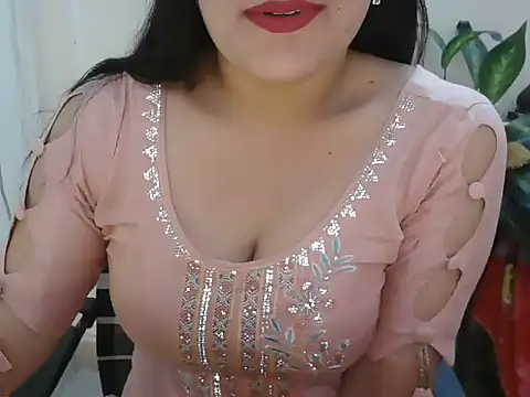 Snapshot of _chitranshi chatting on 06/08/26, 05:19 chitranshi online show from 06/08/26, 05:19