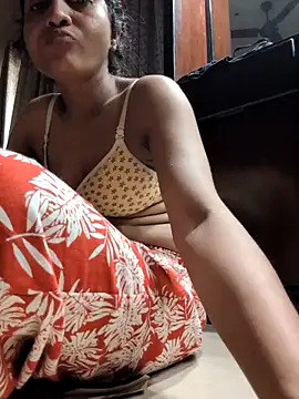 Snapshot of sexysilmy chatting on 03/05/26, 11:17 sexysilmy online show from 03/05/26, 11:17