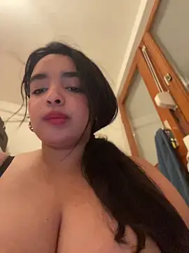 Snapshot of Mayaslow chatting on 06/19/26, 12:26 Mayaslow online show from 06/19/26, 12:26