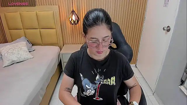 SAMANTHAFIORE1 online show from 02/16/26, 12:23