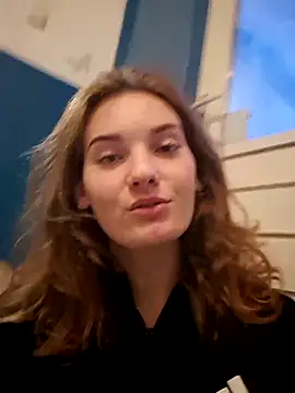 sweetsophie69 online show from 04/09/26, 06:46