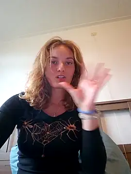 sweetsophie69 online show from 04/24/26, 06:21