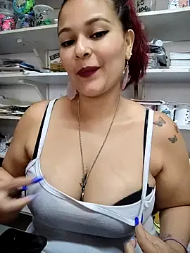 haffsa   online show from 04/16/26, 02:51