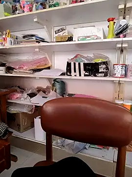 haffsa   online show from 04/22/26, 03:35