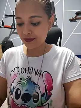 haffsa   online show from 04/24/26, 01:41