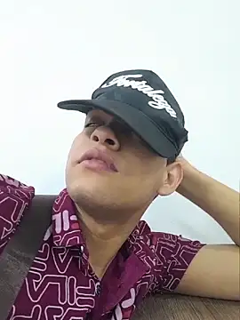 Top and bottom online show from 06/08/26, 02:34
