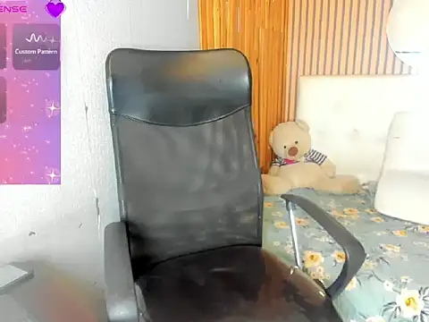 Jhoselinee online show from 02/23/26, 07:44