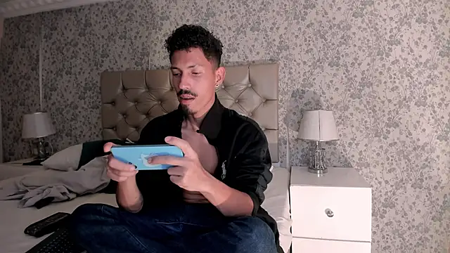 NoaahTylor online show from 04/10/26, 03:01