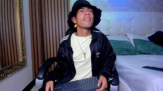 NoaahTylor online show from 05/07/26, 04:18