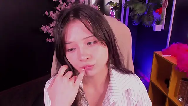 Snapshot of May_Ling chatting on 08/08/26, 11:23 May Ling online show from 08/08/26, 11:23