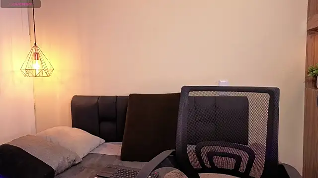 Hanna Williams   online show from 03/07/26, 03:03