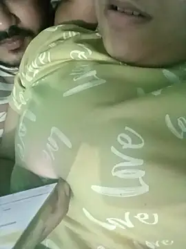 Desiyoungcouple15 online show from 02/19/26, 04:36