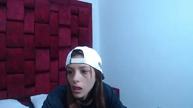 Snapshot of barby_jones25 chatting on 04/28/26, 12:54 barby jones25 online show from 04/28/26, 12:54