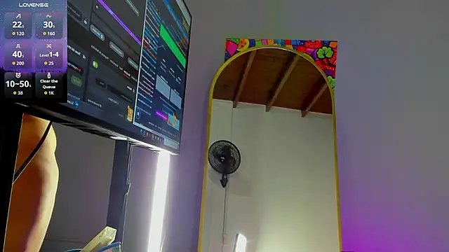 Snapshot of Zaphiro__Sky chatting on 02/18/26, 08:43 Zaphiro Sky online show from 02/18/26, 08:43