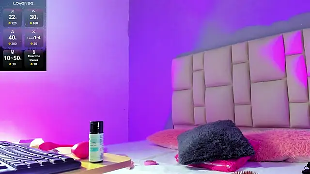 Snapshot of Zaphiro__Sky chatting on 03/02/26, 08:43 Zaphiro Sky online show from 03/02/26, 08:43