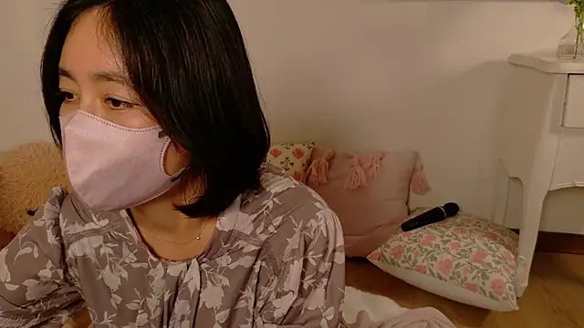 Mochi-Momo online show from 04/17/26, 02:42