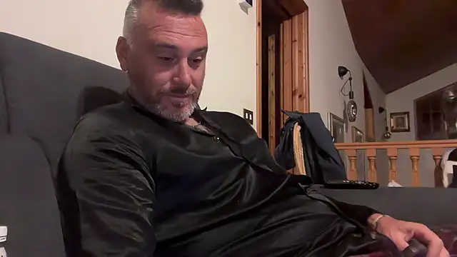Snapshot of marcovik1 chatting on 05/06/26, 08:25 marcovik1 online show from 05/06/26, 08:25