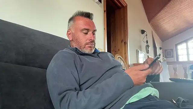Snapshot of marcovik1 chatting on 05/18/26, 11:05 marcovik1 online show from 05/18/26, 11:05