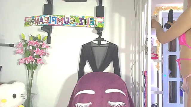 Yiyii online show from 04/09/26, 09:09