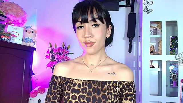 Snapshot of Yiyii chatting on 05/11/26, 08:06 Yiyii online show from 05/11/26, 08:06