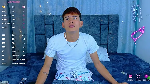 NicolasTorrez online show from 04/15/26, 03:02