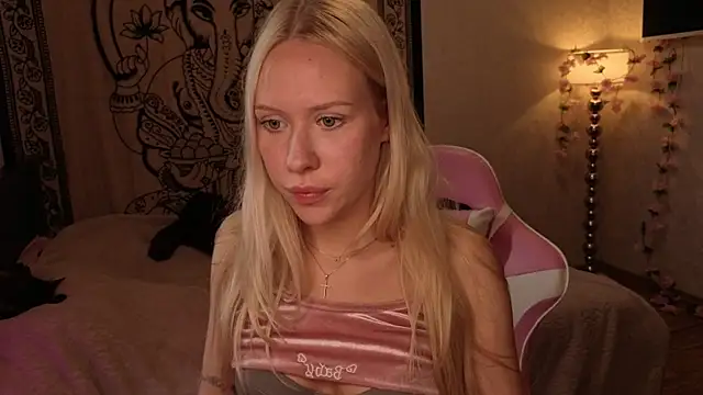 Snapshot of pureeangel chatting on 06/02/26, 03:03 pureeangel online show from 06/02/26, 03:03