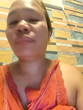 squirtshantal online show from 10/18/25, 05:21