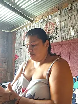 Juli Powl online show from 04/01/26, 01:12