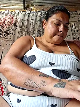 Juli Powl online show from 04/20/26, 01:58