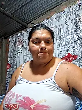 Snapshot of Juli_Powl chatting on 06/21/26, 01:52 Juli Powl online show from 06/21/26, 01:52
