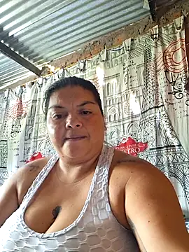 Snapshot of Juli_Powl chatting on 06/21/26, 04:20 Juli Powl online show from 06/21/26, 04:20