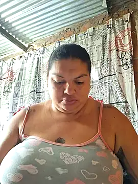 Snapshot of Juli_Powl chatting on 06/23/26, 01:20 Juli Powl online show from 06/23/26, 01:20