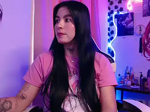 Snapshot of JanineRae chatting on 03/20/26, 06:46 JanineRae online show from 03/20/26, 06:46