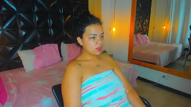 Snapshot of Veyra_sereny chatting on 05/22/26, 06:02 Veyra sereny online show from 05/22/26, 06:02