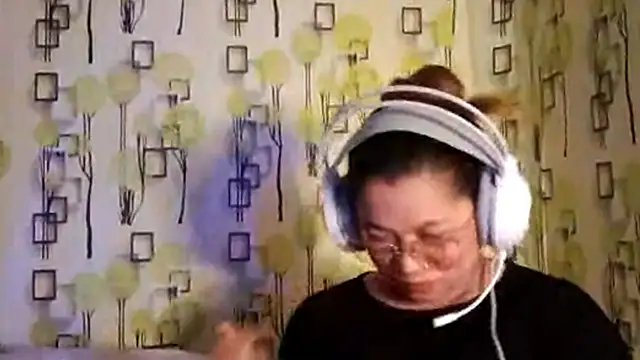 Snapshot of TennieReichow chatting on 03/16/26, 12:42 TennieReichow online show from 03/16/26, 12:42