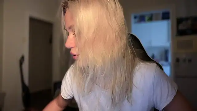 Snapshot of Leylia_Lily chatting on 03/06/26, 09:39 Leylia Lily online show from 03/06/26, 09:39