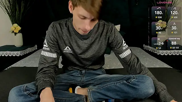 Snapshot of Erick_Wilson chatting on 12/16/25, 11:48 Erick Wilson online show from 12/16/25, 11:48