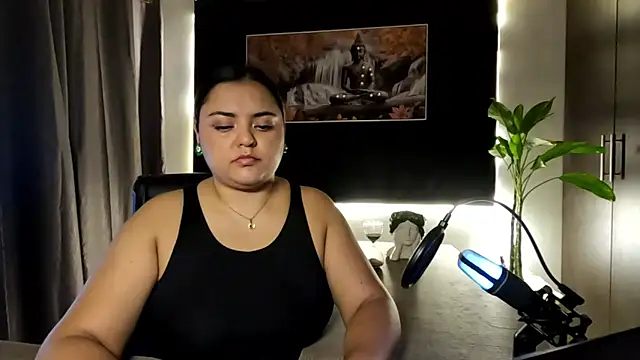 AzaraOnyx online show from 06/18/26, 01:04