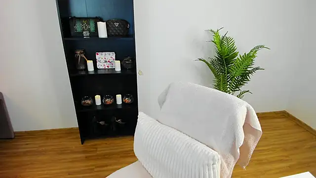 Snapshot of khloe_starrr chatting on 04/27/26, 04:49 khloe starrr online show from 04/27/26, 04:49